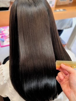 髪のダメージを修復するだけでなく、カラーやパーマのモチもUP★髪の内側から潤い溢れる仕上がりに♪