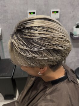 ミミ(mimi)の写真/清潔感あふれるカジュアルを演出。白髪ぼかしハイライト＆バレイヤージュで差をつけるメンズスタイル♪