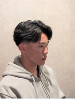 ワンワンオー バーバーショップ コンチネンタル(@110 BARBER SHOP continental)&nbsp;韓国風センターパート海外風センターパートミドルフェード