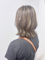 ジェナ(Jena)&nbsp;ハイライト　外はねミディアム