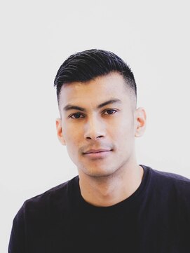 ニーイチイチ(211) 似合わせカットイメチェン/スキンフェード/刈り上げ/メンズ