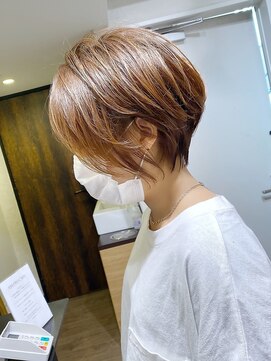 アヴァロン(AVALON) 美シルエット・上質大人ショートボブ・アッシュベージュ【BISA】