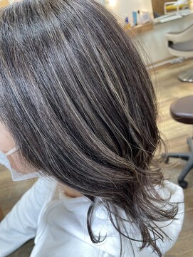 ヘアーゾーン ハチマルハチ 登戸駅前店(Hair Zone 808) 白髪ぼかしハイライト