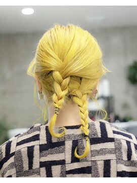 スラップス(SLAPS.) ペールイエロー×簡単アレンジ