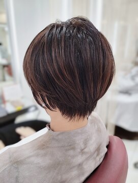 クオリス 赤塚店(QUALIS) 大人キレイ20代30代40代前下がり耳かけショートボブ丸みショート