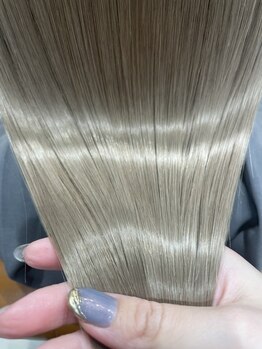 大人気髪質改善トリートメント"Aujua INMMETRY"で髪の内部からダメージを補修◎素髪から美しいツヤ髪へ！