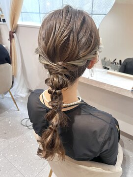 ミラ(Mila) お洒落な大人編みおろしポニー★インナーアレンジ