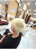 バズカットボウズブリーチダブルカラーベリーショート刈り上げ