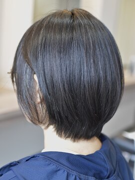 スイ(Sui) 丸みショートボブ/黒髪スタイル/ツヤ髪