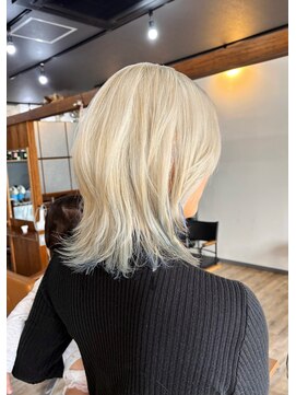 ゴート(G.O.A.T) Wolf cut × White blond