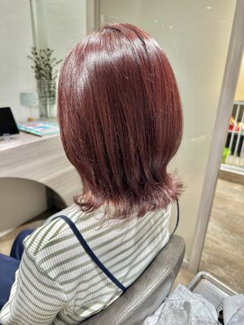 ブロッサム 保谷(Blossom) 大人可愛いブリーチなしピンクレッド伸ばしかけ外ハネミディ