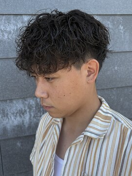 ヒュイル バイ ニアウ(Hwyl by Niau) メンズマッシュパーマ波巻きスパイラルパーマニュアンスパーマ