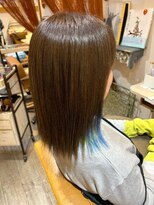 キャメル ヘアーデザイン(Camel hairdesign)&nbsp;ブルーグリーンの彩り映える艶ストレートのこなれ裾カラー