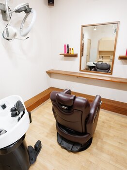 シマザワ(SHIMAZAWA)の写真/【大人女性の隠れ家】落ち着いた貸切空間と丁寧な対話で、指通りから変わる、芯から潤う美髪へ。