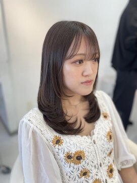 アスタリスク(asterisk) 柔らかレイヤー×艶髪ストレートミディ