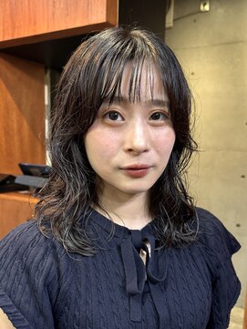 ナループロアポンテ(Nalu pu loa PONTE) ミディアムレイヤーパーマレイヤーカットゆるめウェーブパーマ
