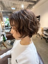 ビハインドザカーテン(BEHIND THE CURTAIN) 大人ショートレイヤー×くせ毛風パーマ