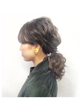 アクター(actor) 波巻きポニーテール