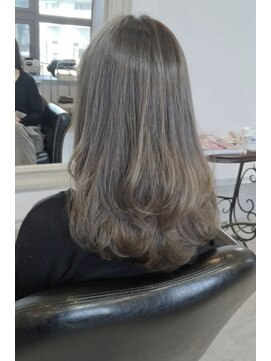 カネコ KANEKO美容室 田中店 【レイヤーたっぷり】グレージュカラー