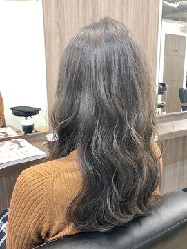 ビュートアール(beaut R a';r) 波巻き×アッシュベージュのグラデーションカラー