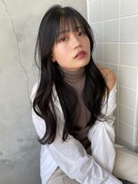 ティティ(TiTi)&nbsp;暗髪×抜け感ヘア[TiTi_栗林れい]