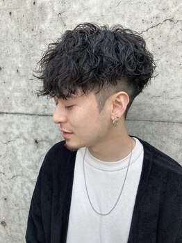 ショートヘアで作るツイストスパイラルパーマで、ビジネスシーンでも好印象◎[薩摩川内/メンズショート]