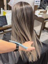 アミーゴ(AMIGO)&nbsp;バレイヤージュ ハイトーン ロングヘア