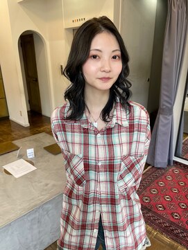 ヘアーアイスカルテット(HAIR ICI QUARTET) オンブレグレージュオリーブベージュくびれミディ大人美人