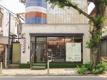 銀座バーバー 鳩ヶ谷店の雰囲気（サインポールが目印）