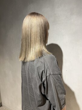 ラ ミュウ 八王子(LA.MIU) ブロンド　抜きっぱなし　ホワイトベージュ　ハイトーン