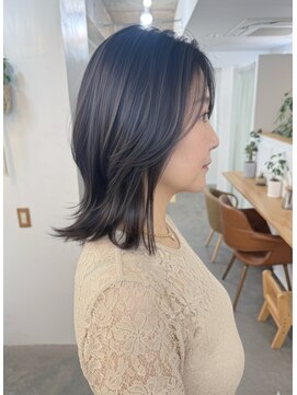 大人ミディアムレイヤー/レイヤーカット/前髪なし/30代40代