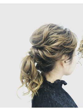 グラット(grAt) くしゅふわポニーテール