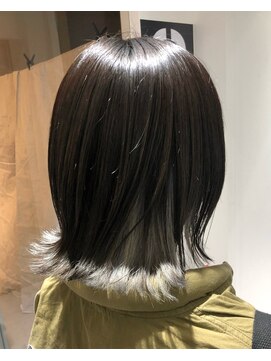 オンザ(ONTHE) ハイコントラストインナーカラー  外ハネロブ