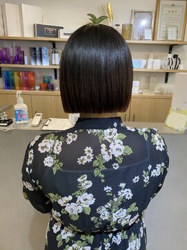 ジエクト ヴィシア(The Ect VIXIA) 縮毛矯正×縮毛ボブ×切りっぱなし×グレージュ×ぱつっと