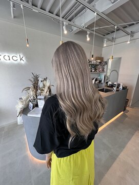 トラック(track) ホワイトベージュ