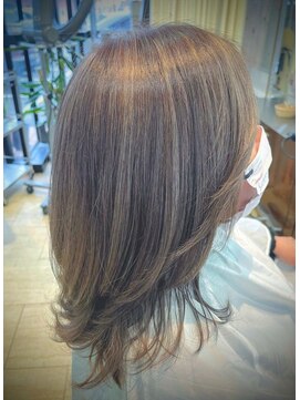 マニス(manis) 小顔レイヤーカット白髪ぼかしグレージュカラーハイライト