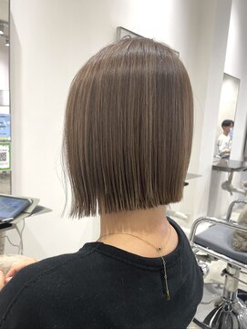 シアン バイ アルテフィーチェ(CYAN by artefice) 切りっぱなしボブ　タッセルボブ　ブリーチ無しカラー　髪質改善
