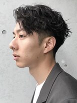 デプト(DEPT.) ツイストスパイラルパーマフェードツーブロックマッシュ佐賀眉毛