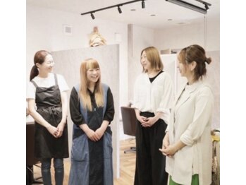 プーパ ヘアーユニ(pupa hair uni)の写真/【朝生田FOCUON2階】女性スタイリストによる完全マンツーマン美容室。同じ女性だから気軽に相談できる♪