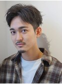 ラフでいて計算されたツーブロックスタイル