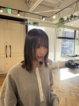 ヤテ(yate') 顔周りレイヤー ミディアムボブ