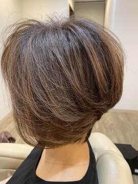 エール(ale) 前下がりボブ