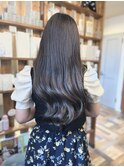 ロングがキレイに映えるダークグレージュ