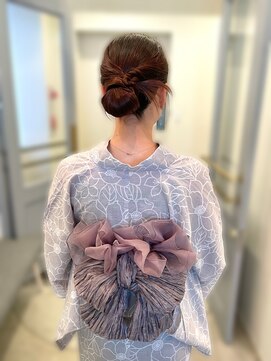 リラ(LILAC) カチモリシニヨンヘア