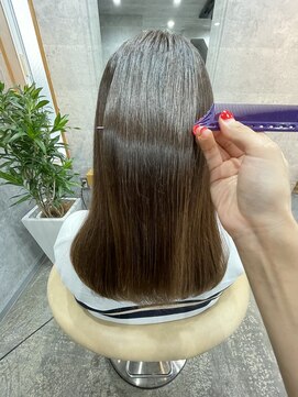 イシン(ISIN) 湿気に負けないサラサラストレート