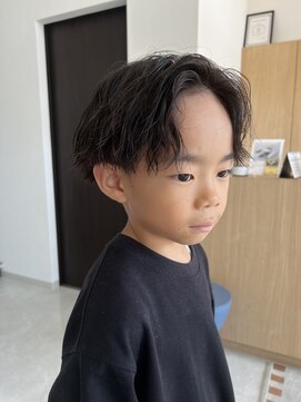 エミュ(emu.) 【キッズパーマ】ナチュラルセンターパート