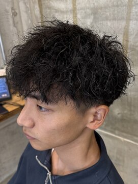 MEN’S HAIR/サーフカール/刈り上げセンターパート/守谷