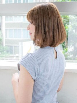 ルティア(Lutia) エアリーショート 切りっぱなしボブ ベージュ★★