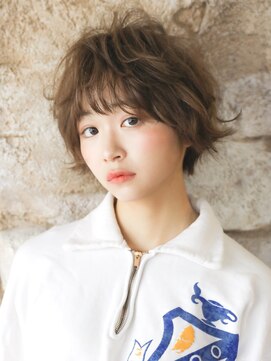 カライング(ing) 【+~ing 】大人かわいい グレージュショート【柳沼くるみ】