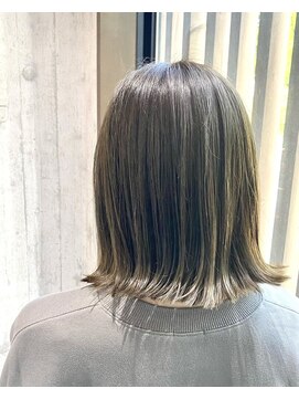 シルエット 周りと差の付く、切りっぱなしボブ♪